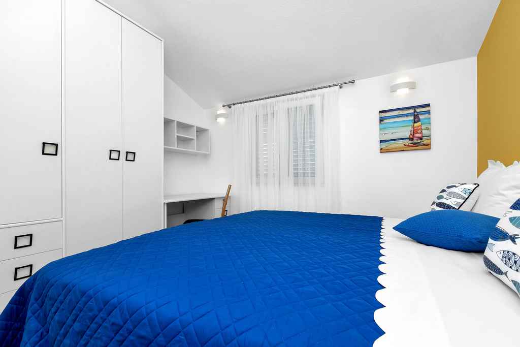 Dvokrevetna soba s pisaćim stolom i ormarom, Hrvatska, Privatni smještaj u Makarskoj, Apartman Jony A4 / 23