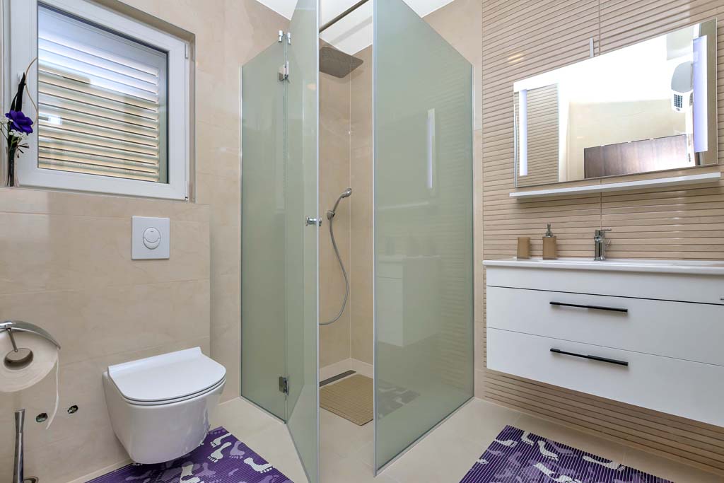 Geräumiges Badezimmer, Ferienwohnung Mila A4 / 23