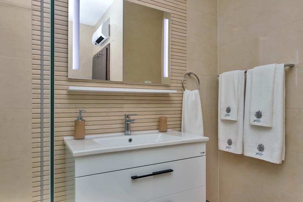 Modern bathroom, Apartment Mila A3 / 27