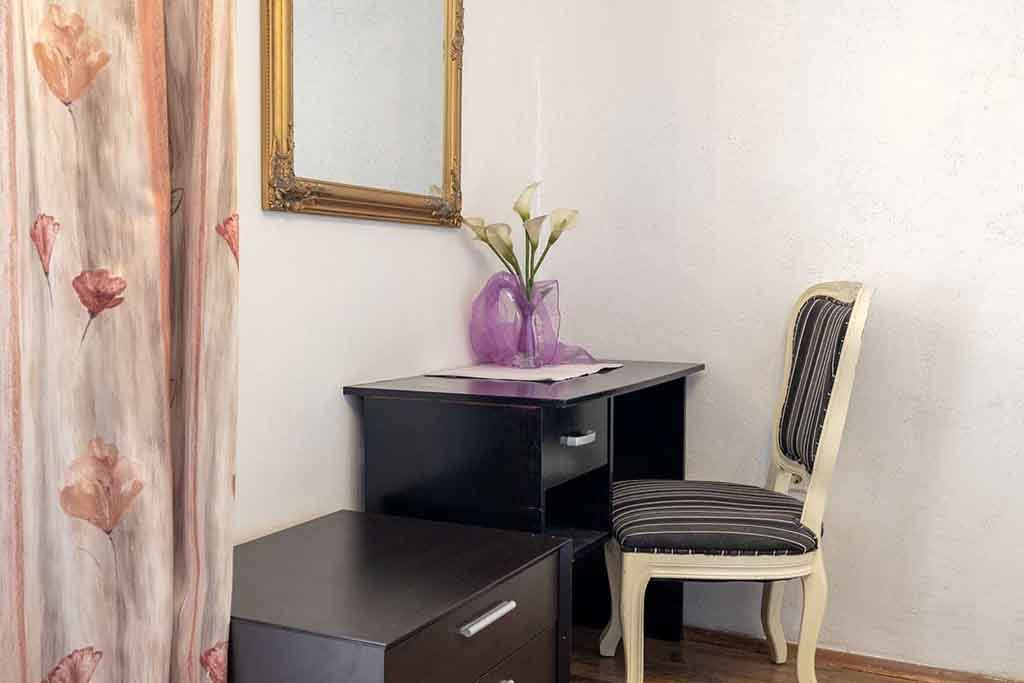 Pracovní stůl - Apartmán Glavina / 18