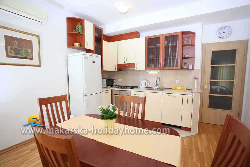 Lägenhet Makarska, matsal oh kök - Lägenhet Lila / 08