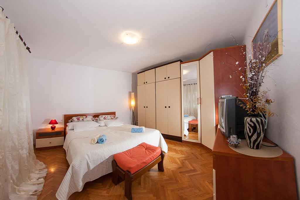 Schlafzimmer mit Doppelbett, Apartment Anka / 13