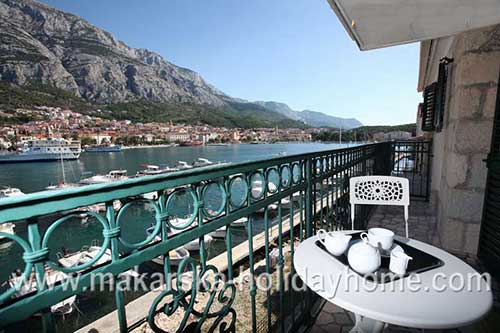 Makarska seafront apartment for 6 persons - Apartment Bura A2