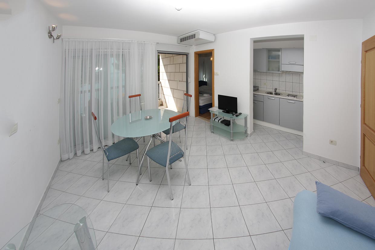 Seafront apartment Makarska - Apartment Plaža A3