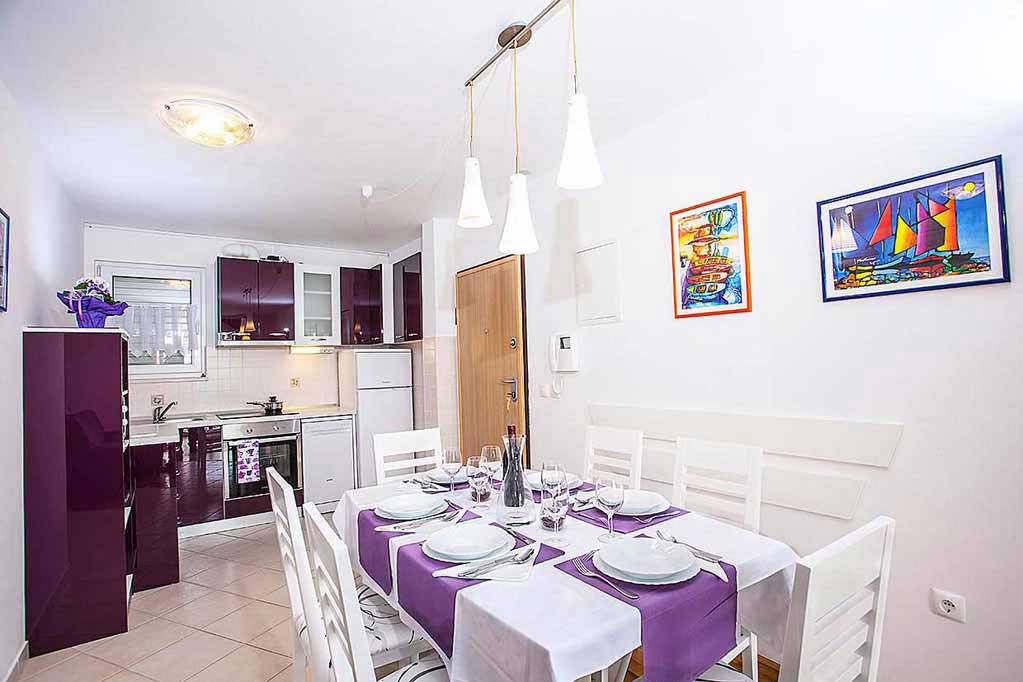 Kuchyň v obývacím pokoji - Apartmán Raos A6 / 06