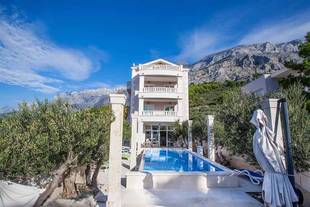 Private accommodation Makarska - Apartment Stone A1 / 02