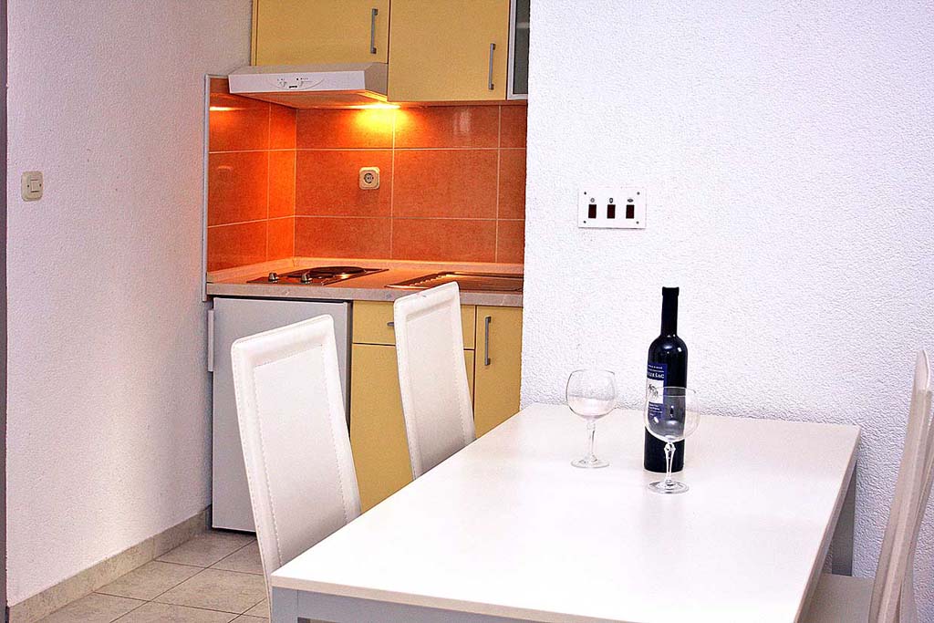 Tisch im Jadalnia, Rezerwacja Chorwacja, Apartment Bruno A2 / 05
