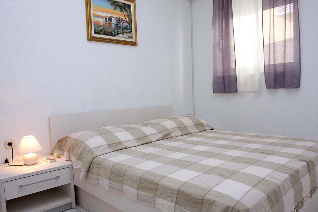 Zimmer mit Bett, Direkt buchen Kroatien, Ferienwohnung Bruno A3 / 04