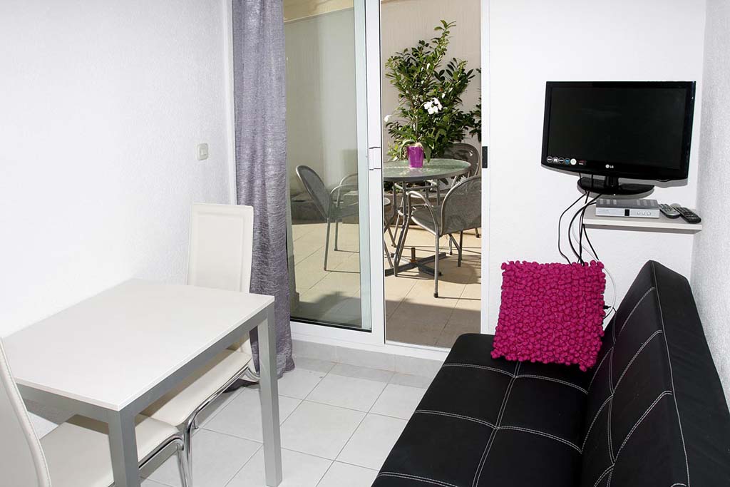Stół w jadalni, Zarezerwuj mieszkanie w Chorwacji, Apartament Bruno A3 / 06