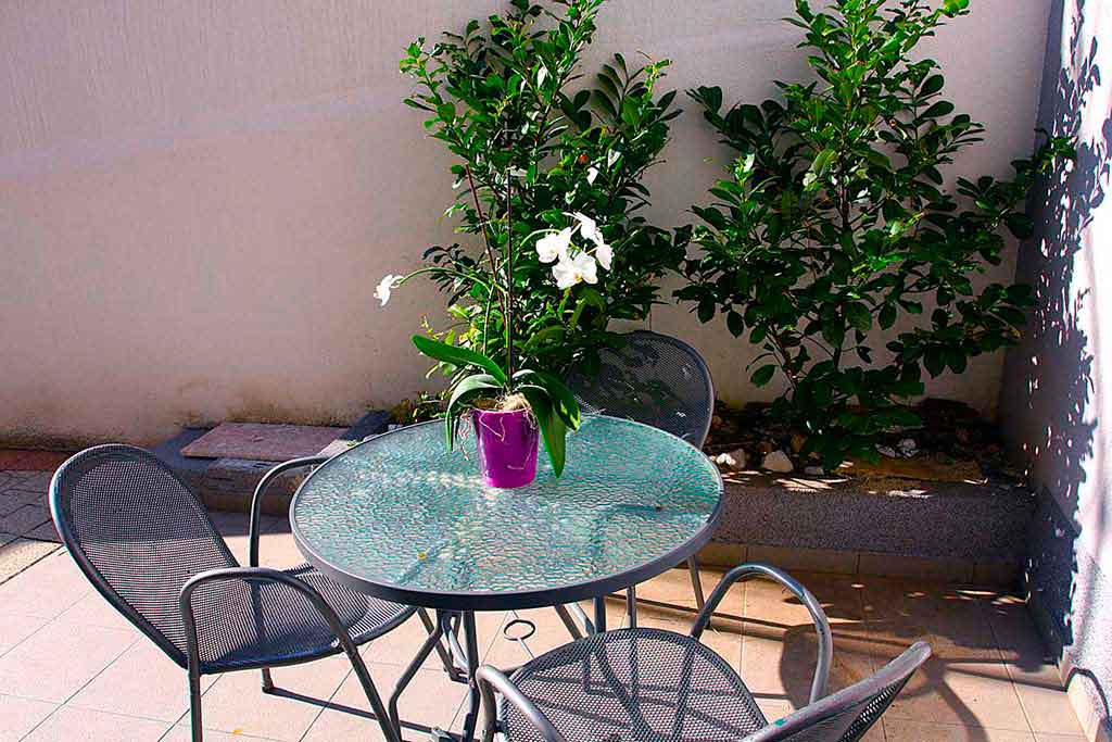 Terrasse vor dem Haus, Reservierung vornehmen Kroatien, Ferienwohnung Bruno A3 / 11