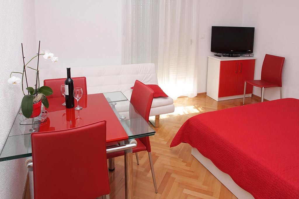 Stół i krzesła w salonie, Zarezerwuj wakacje Chorwacja, Apartament Bruno A4 / 04