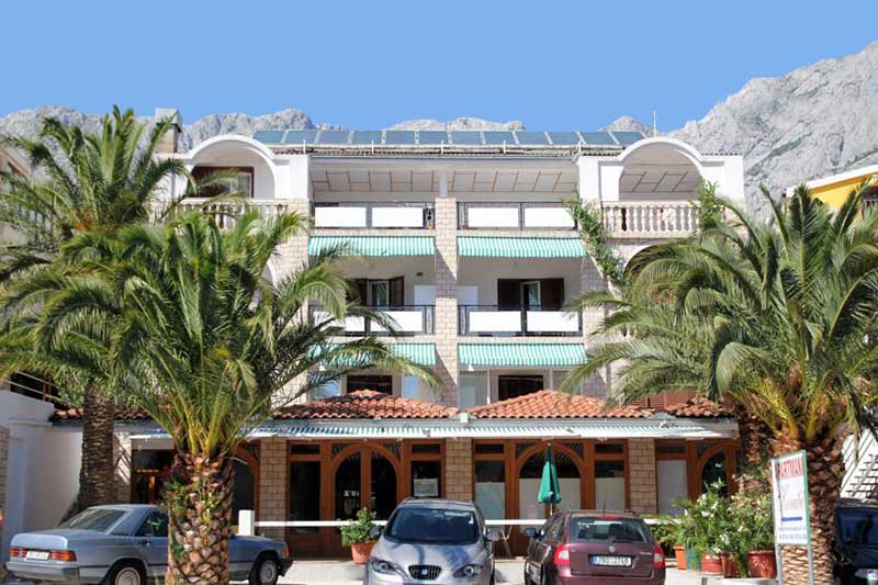 Makarska apartmani s bazenim - Apartmani Kovačić app1 /  02