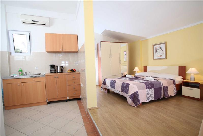 Makarska apartman za 2 osobe - Kovacic app2 / 06