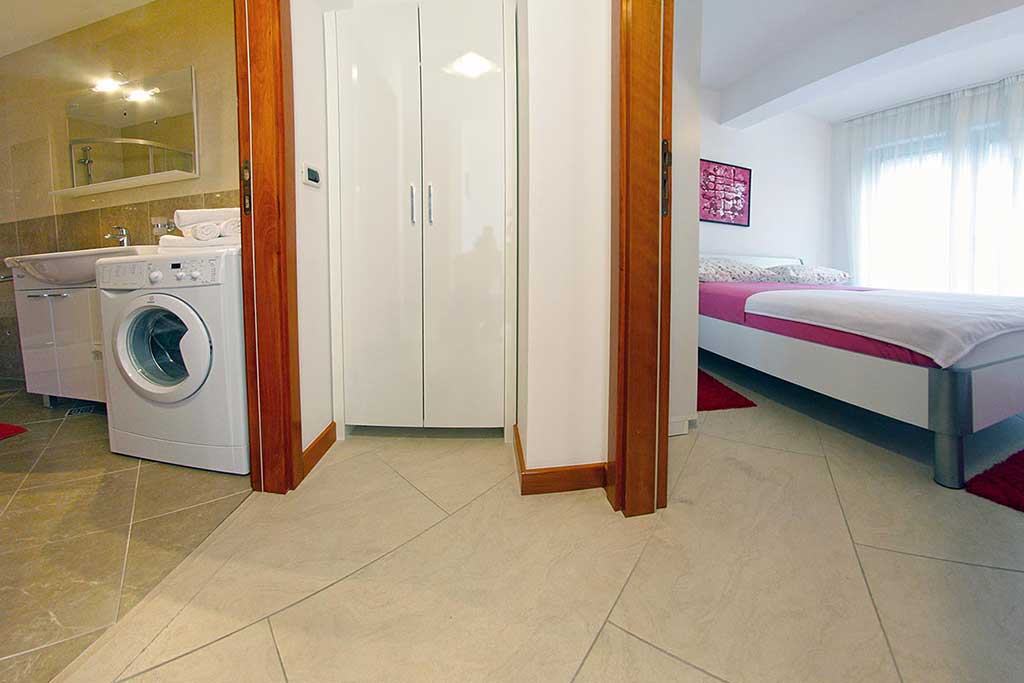 Bedroom and bathroom - Apartment Milan A2 / 14