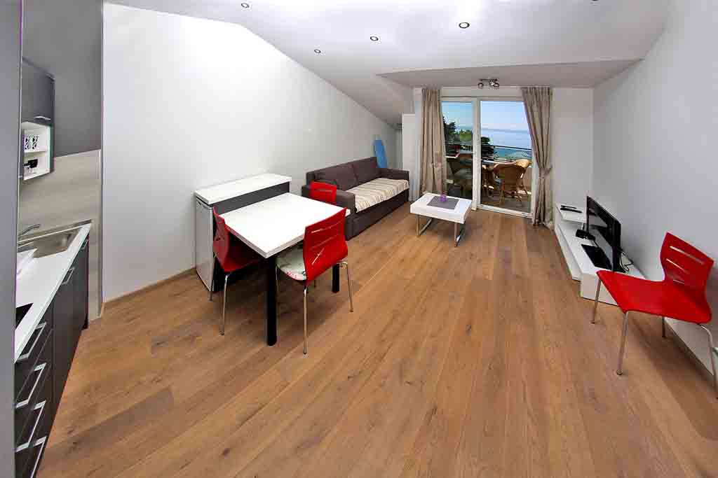 Гостиная с балконом, Апартамент Кесара А4 / 09