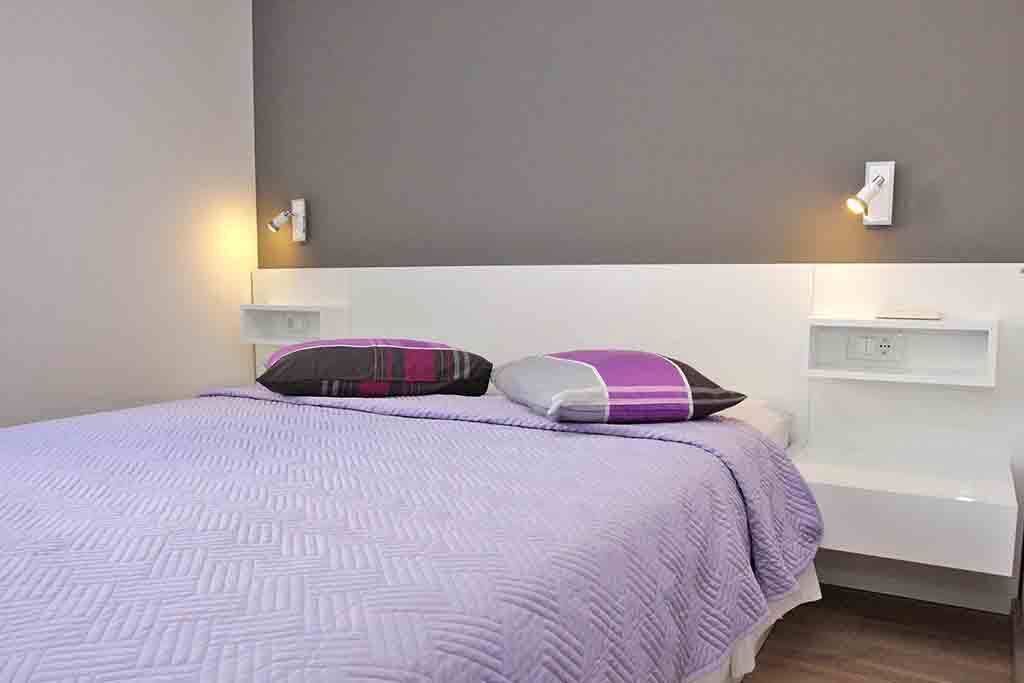 Удобная кровать для спокойного сна в квартире, Апартамент Кесара А4 / 17