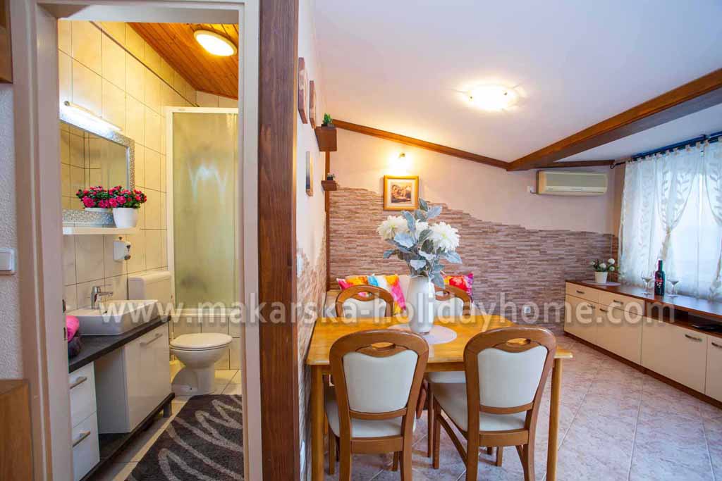 Koupelna a obývací pokoj, Apartmán Antonela / 11