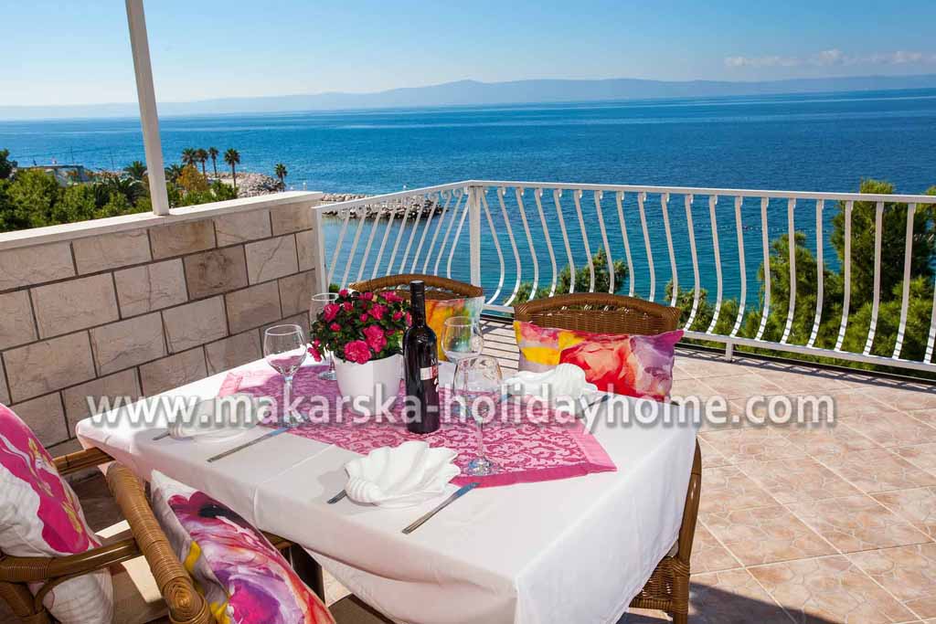 Velká terasa s jídelním stolem, Apartmán Antonela / 27