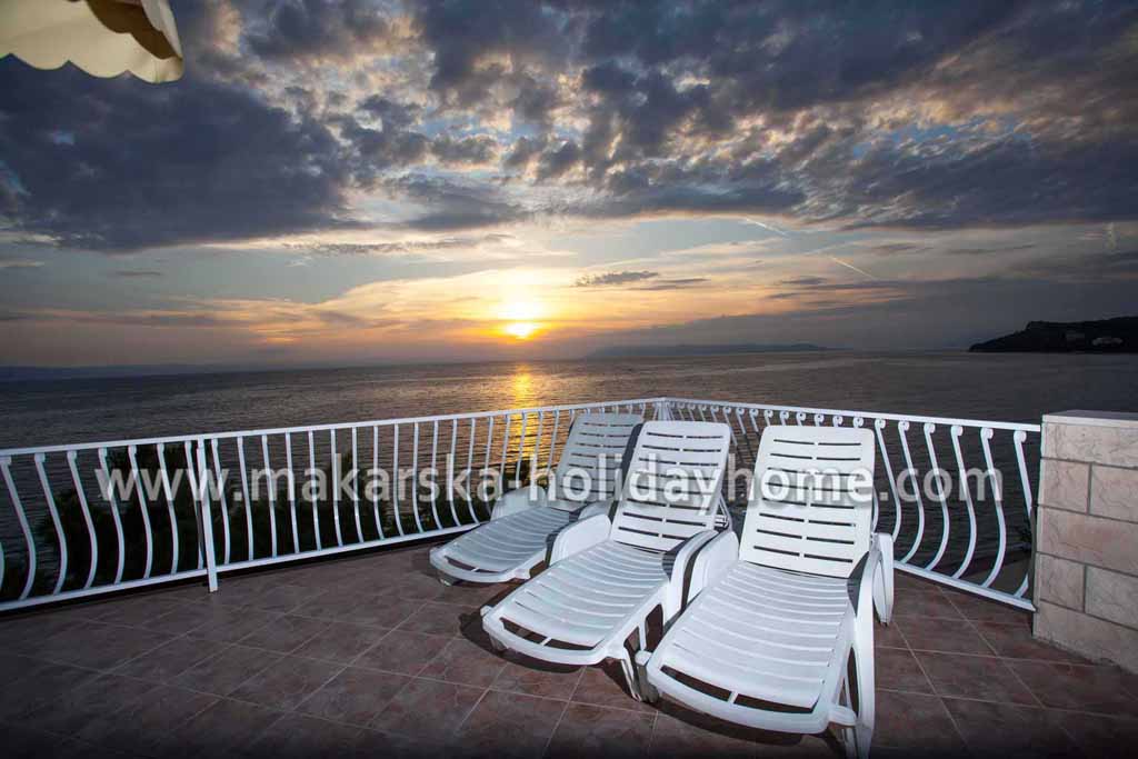 Užijte si západ slunce, Apartmán Antonela / 37