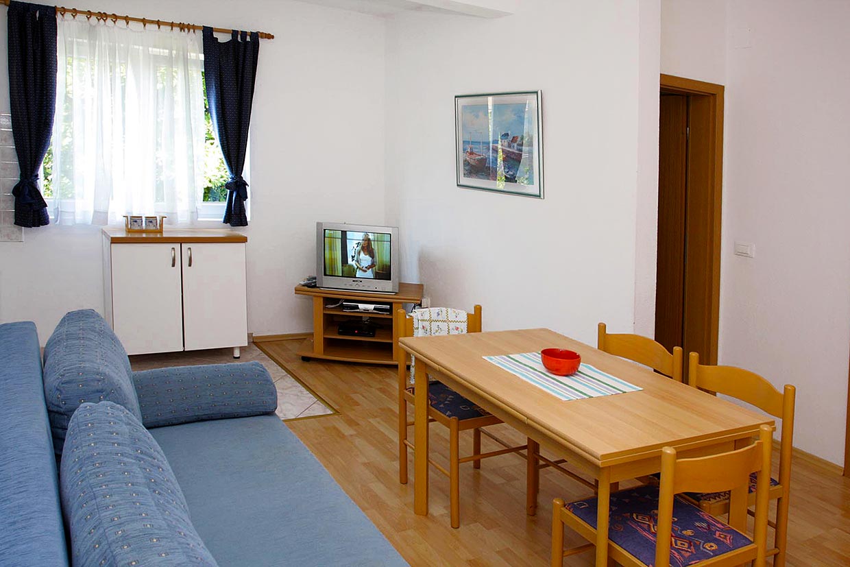 Pokój dzienny z dodatkową rozkładaną sofą, Apartament Ivo A3 / 03