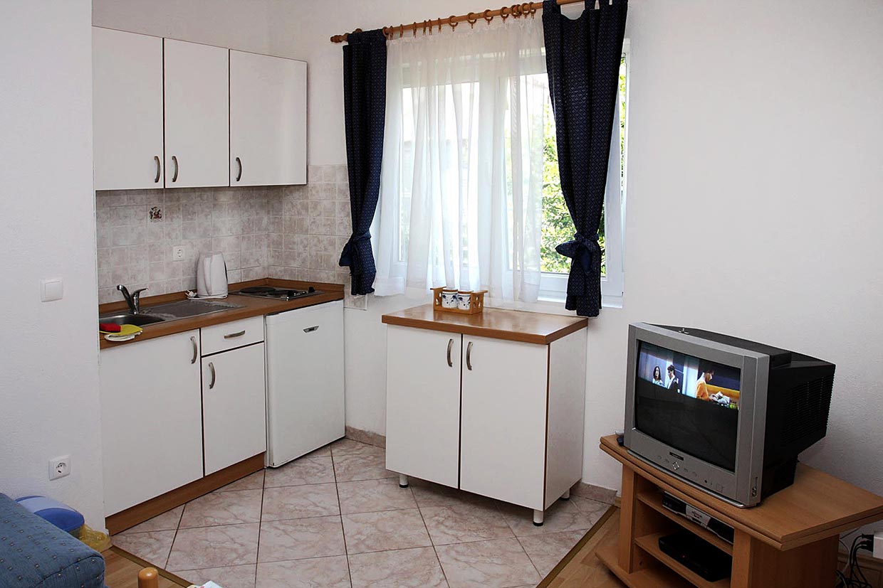 Kuchnia i telewizor w mieszkaniu, Apartament Ivo A3 / 04