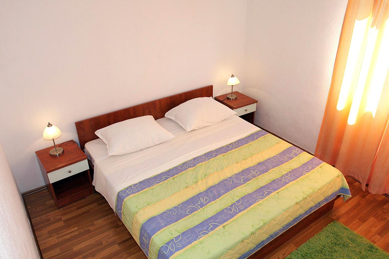 Łóżko w sypialni dwuosobowej, Apartament Ivo A5 / 10