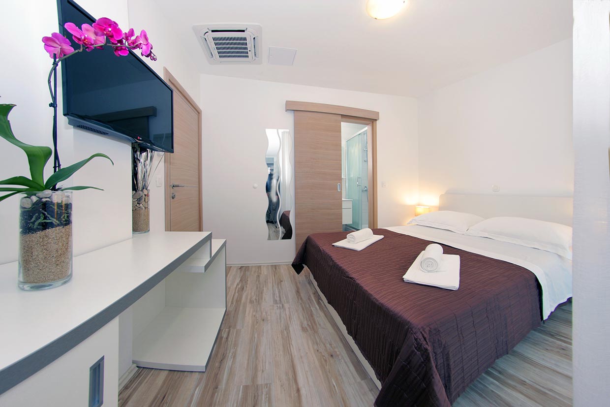 Rooms Plaža Makarska, room with mountain view