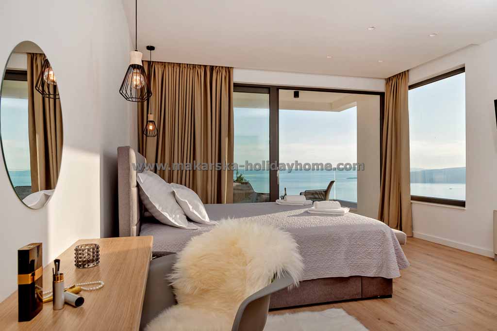 Bedroom with balcony - Villa Dubravka / 24