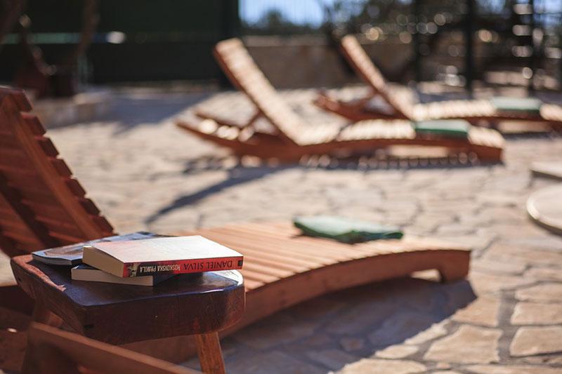 Башка Вода, Хорватия - виллы с бассейном - шезлонги - Вилла Марио / 16