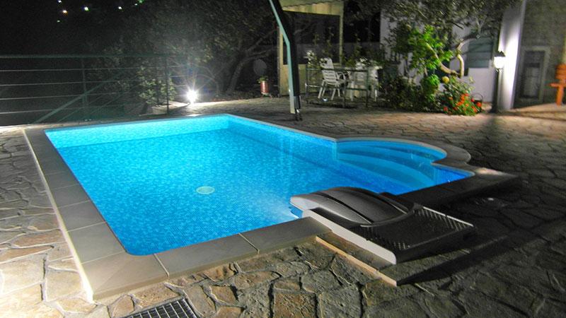 Бассейн виллы ночью - Вилла Марио / 38