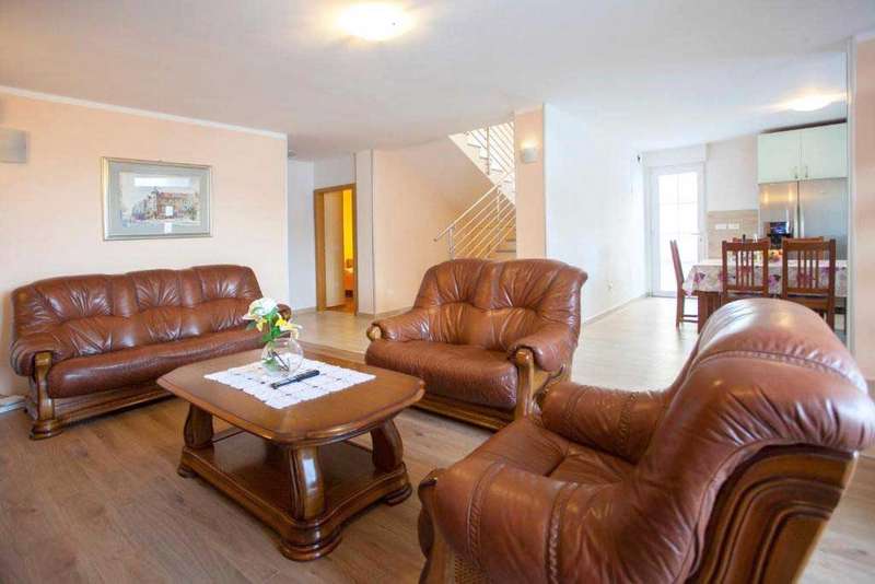 Stue med lenestoler i skinn - Villa Brzica Brela / 12