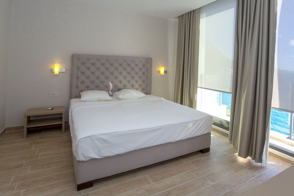 Luxury bedroom in villa Drvenik - Villa Dario / 33