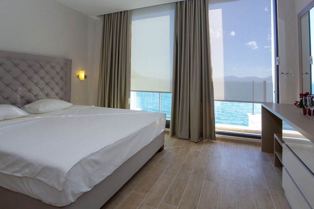 Bedroom with view - Villa Dario / 34