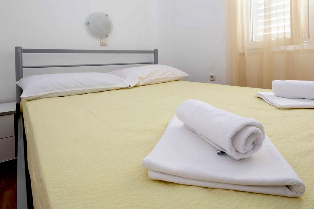 Double-bedded room, House for 6 persons, island of Hvar, Villa Jure / 15