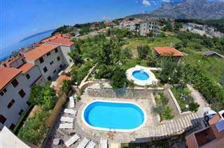 Ferienhaus mit schöner Aussicht auf den Pool und das Meer