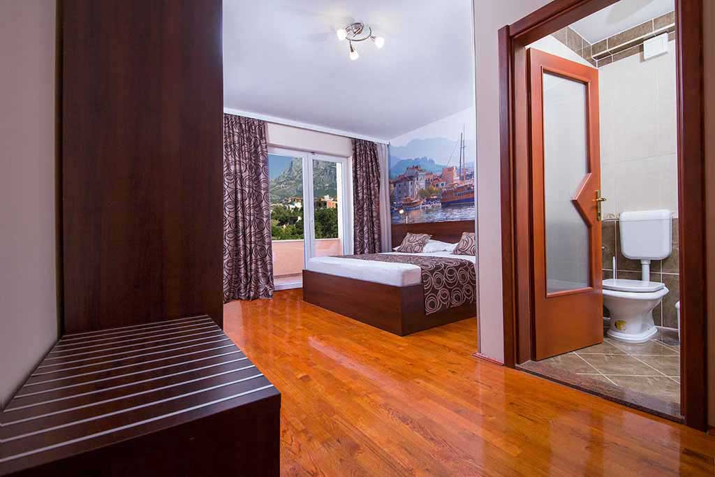 Chambre spacieuse avec salle de bain - Villa Art / 33