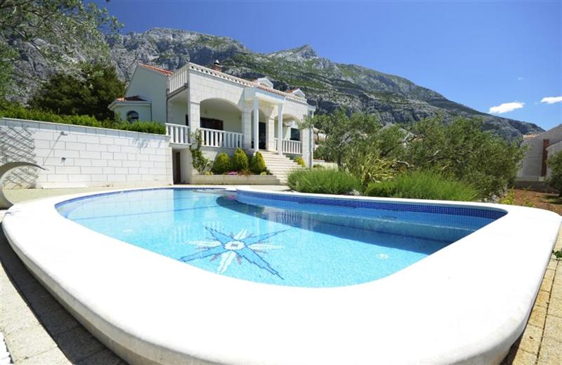 Villas with Pool in Croatia, Makarska - Villa Damir / 01