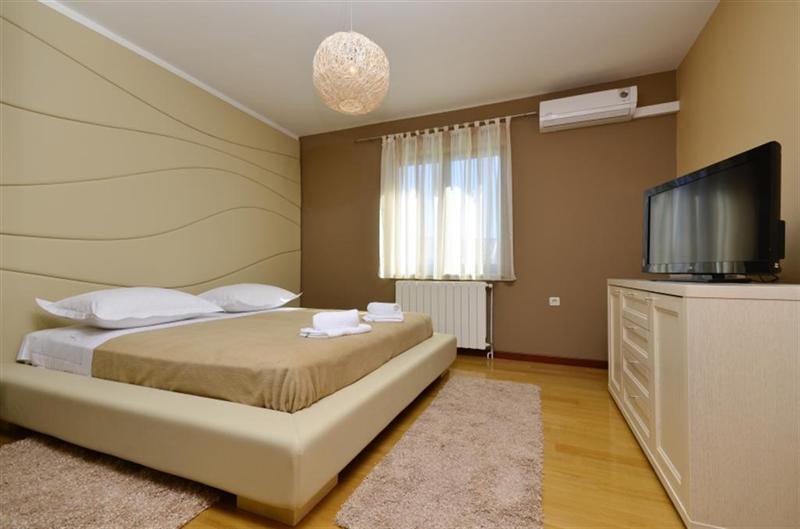 Spacious double bedroom - Villa Damir / 28