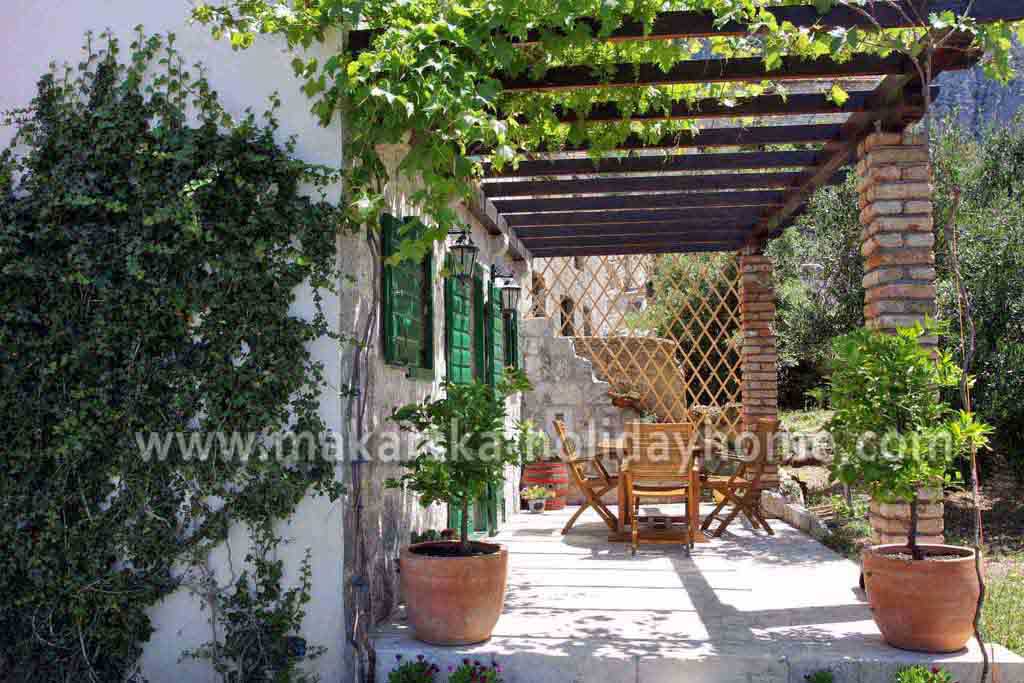 Terasa se zahradou - Villa Dragan / 09