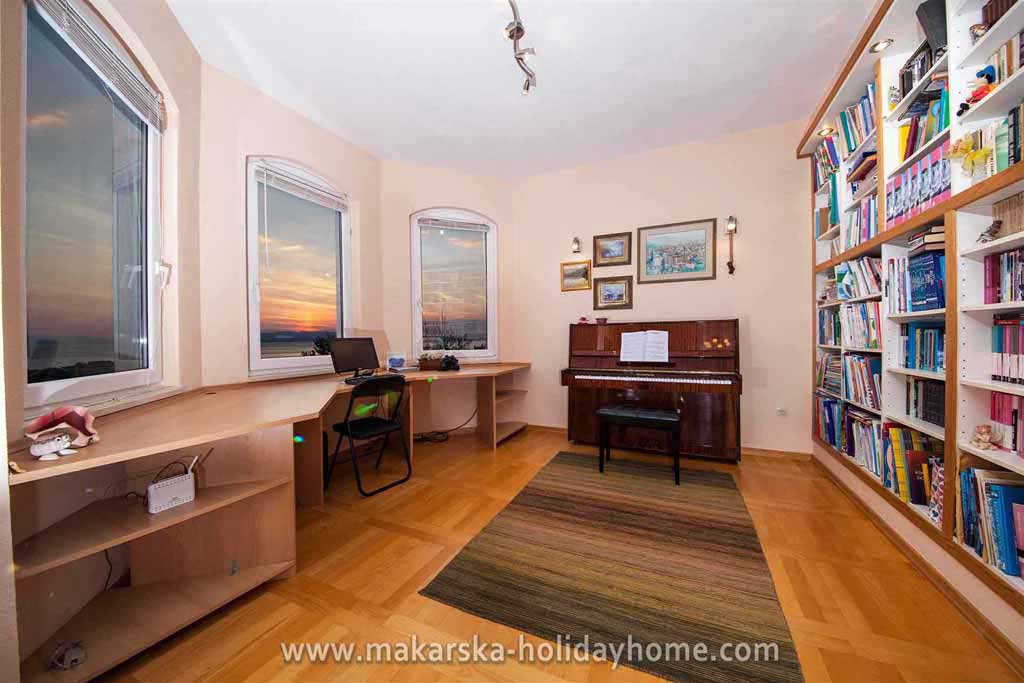 Studovna s knihovnou a klavírem - Makarska - Villa Ivo / 22