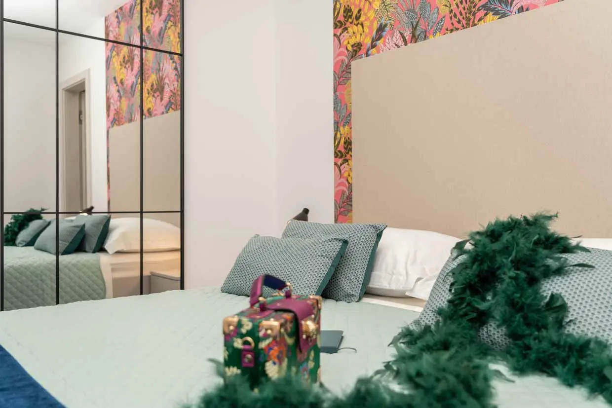 Geräumiges und bequemes Bett für erholsamen Schlaf