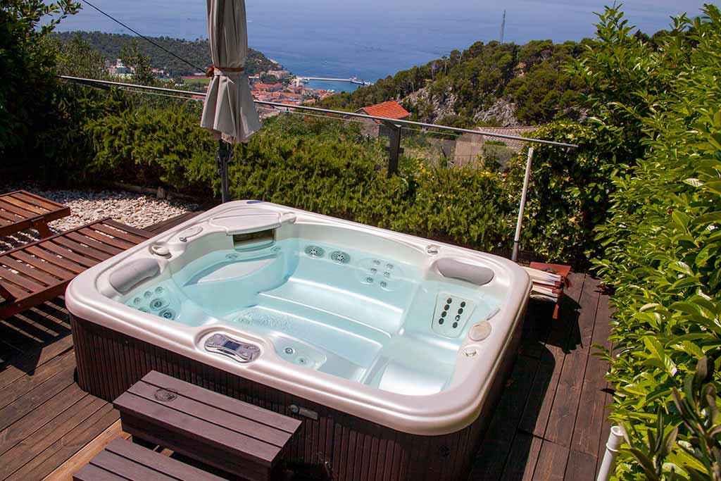 Jacuzzi s výhledem na moře - Villa Matea / 06