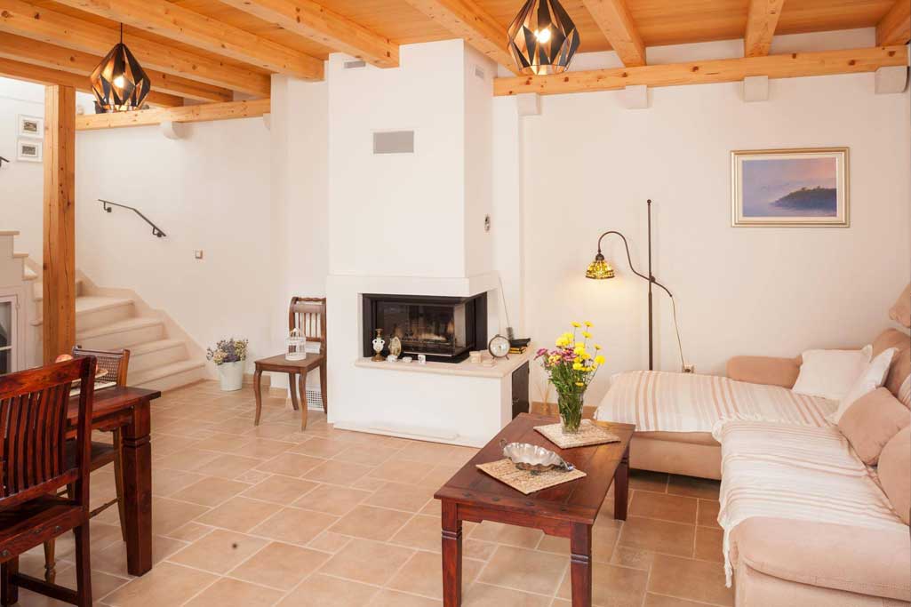 Obývací pokoj s krbem - Villa Matea / 15