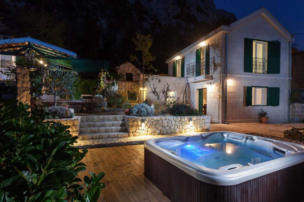 Vila v noci - Villa Matea / 22