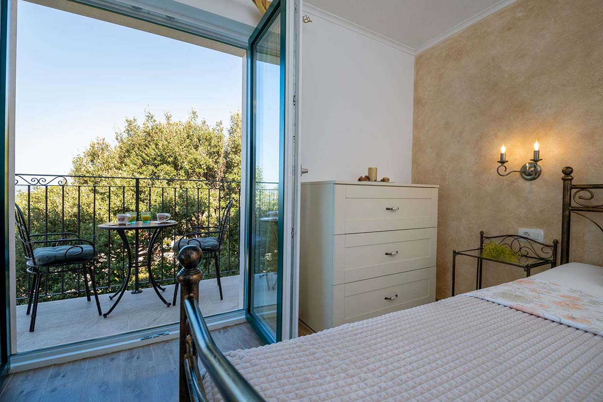 Large bedroom with balcony, Villa Patricia / 11