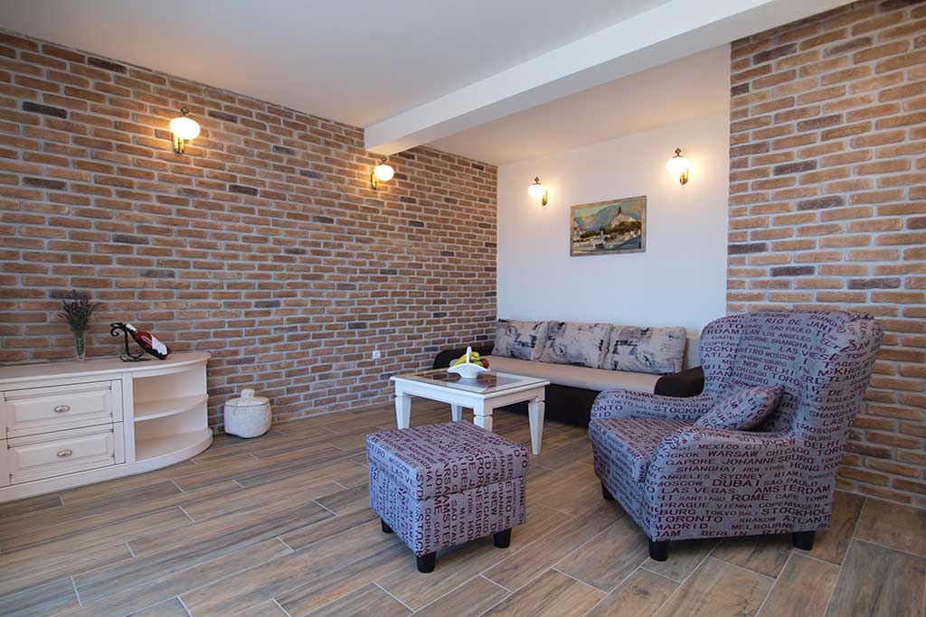 Salon - Willa Slave / 05