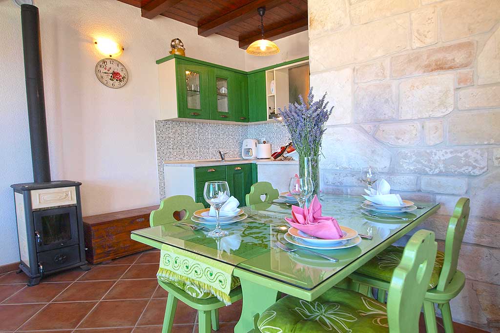 Jídelna - Villa Slave / 09