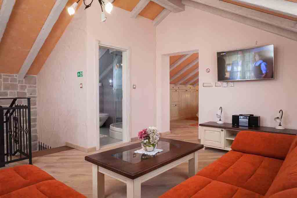 Drugi salon na poddaszu - Willa Srzich 2 / 25