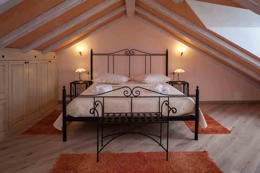 Dwuosobowa sypialnia na poddaszu - Willa Srzich 2 / 28