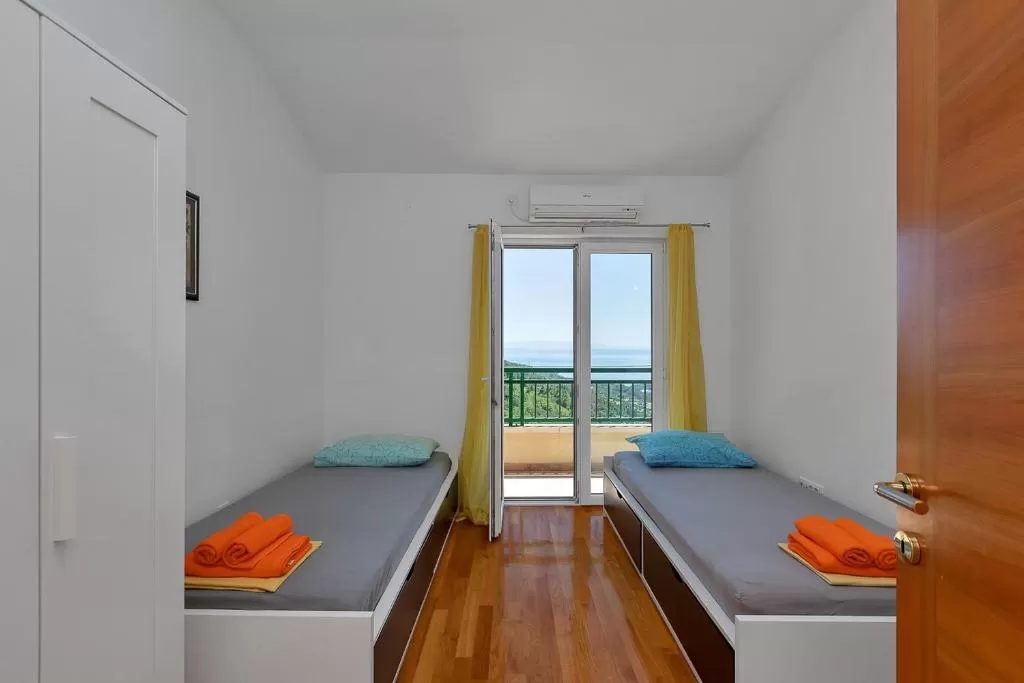 Bedroom with twin beds - Villa Franković / 19